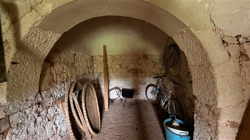 P  R  E  Z  Z  O    R  I  B  A  S  S  A  T  O  -  Corpo di 4 Trulli con 2 depositi